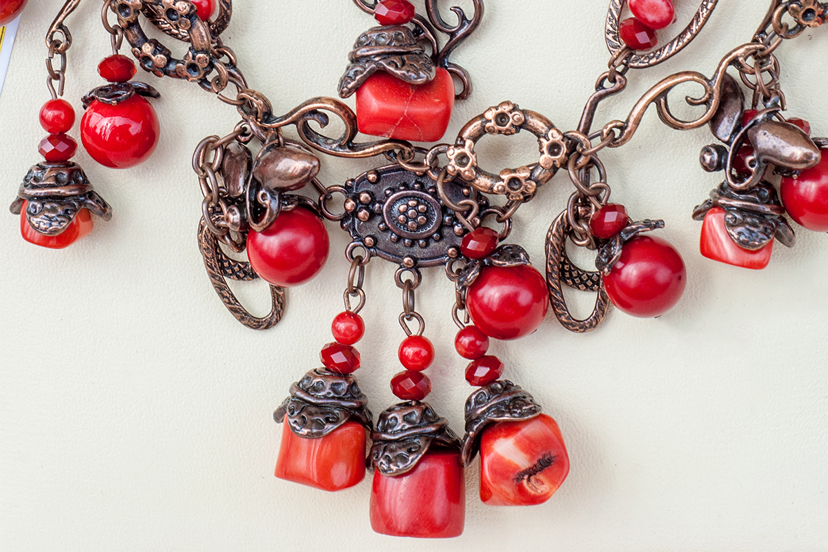 Coral: amid myth and variety, for lucky charm jewellery